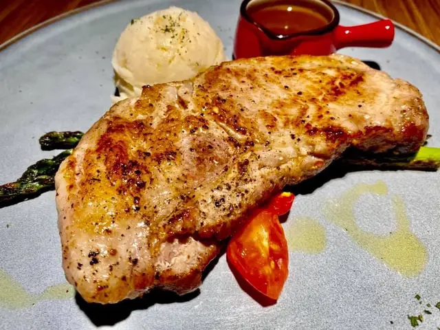 烤美國天然無激素穀飼豬西冷 Grilled US ( hormone-free serum ) Porkloin​​