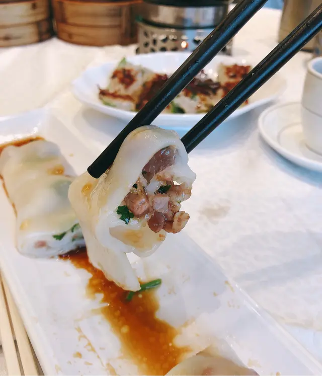 腸粉好滑又爽,食落唔會黐牙,皮又唔會好厚。叉燒食落唔會好乾柴,咬落去口感好好,油脂分布好平均⋯⋯正👍