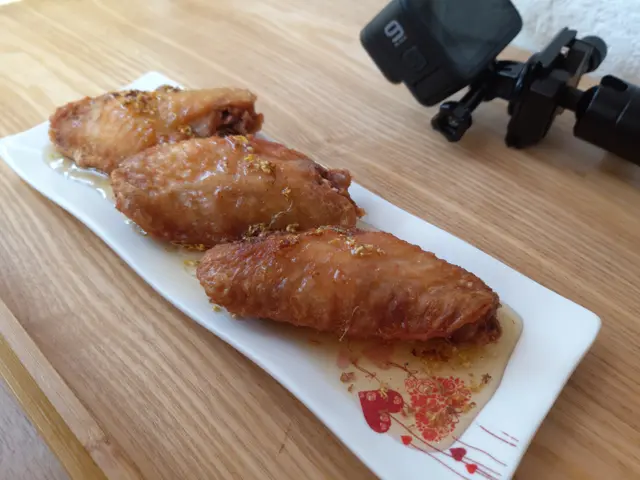 滿滿的蜜糖和熱辣辣的雞翼