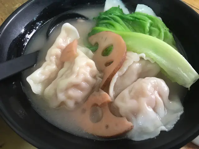 雲耳椰菜豬肉餃、白菜豬肉餃