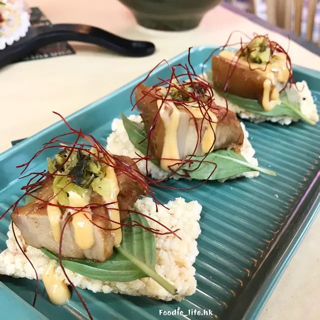 五香豬腩伴鍋巴🌮