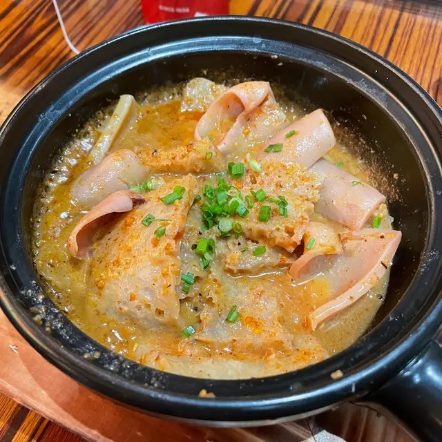 難食，魷魚同豬皮完全無味，沙爹醬有少少花生味，都係淡到不得了