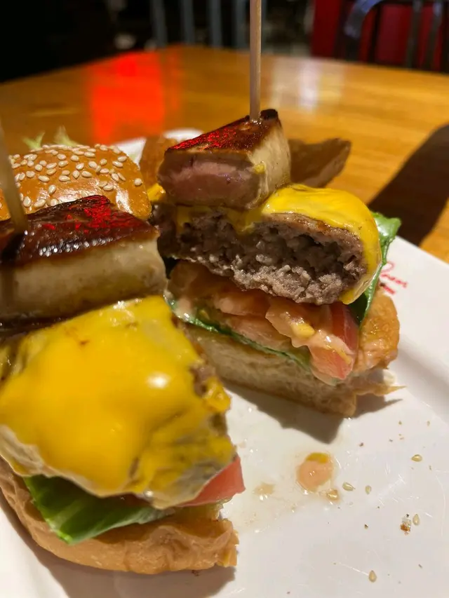 鵝肝牛肉漢堡