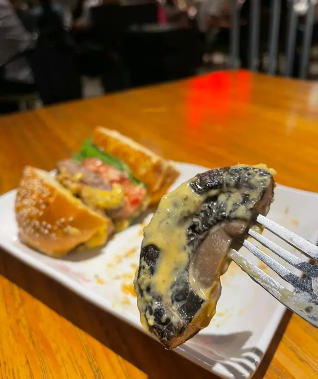 黑松露芝士大烤菇煙肉牛肉漢堡