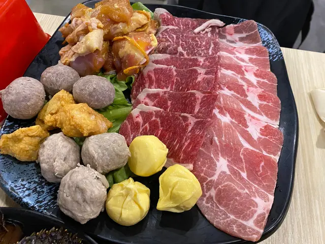 蟲草花雞件, 星爺爆漿瀨尿牛丸, 蟹仙蝦蟹棗, 豬骨濃汁貢丸, 芝心小籠包, 黑安格斯牛肉, 濟州黑毛豬肉