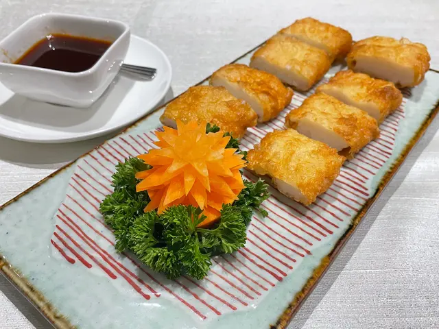 香酥腐皮墨魚卷