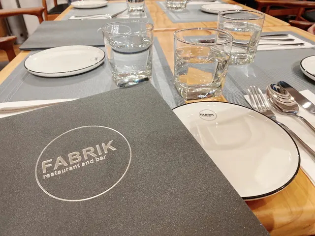 Pork Chop 辣威士忌西梅醬豬排配薯蓉