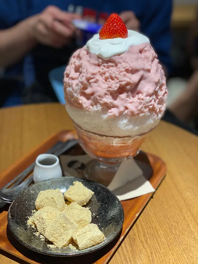 草莓Special  味（配北海道牛乳奶凍）+黃豆粉蕨餅