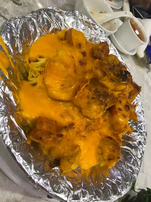 芝士焗龍蝦加伊麵底