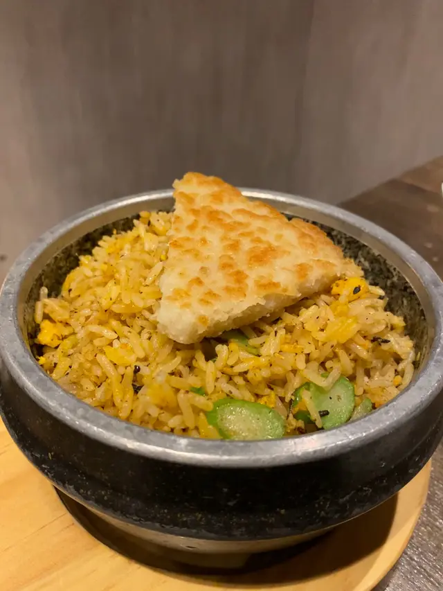 黑松露蟹肉石鍋炒飯