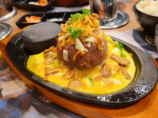 芝士蛋蒜和牛漢堡扒