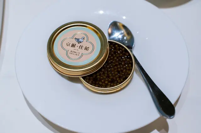 黃金鴨件伴魚子醬