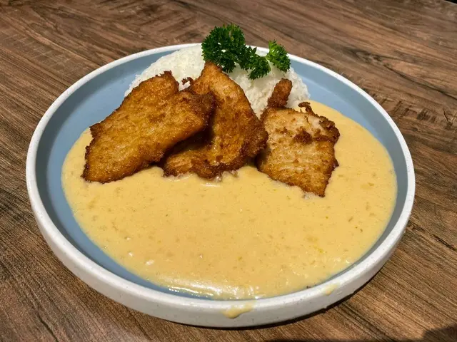 白咖哩豬排飯