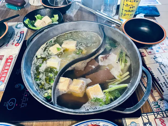 湯底OK越食越辣，夠濃味，鴨血一般