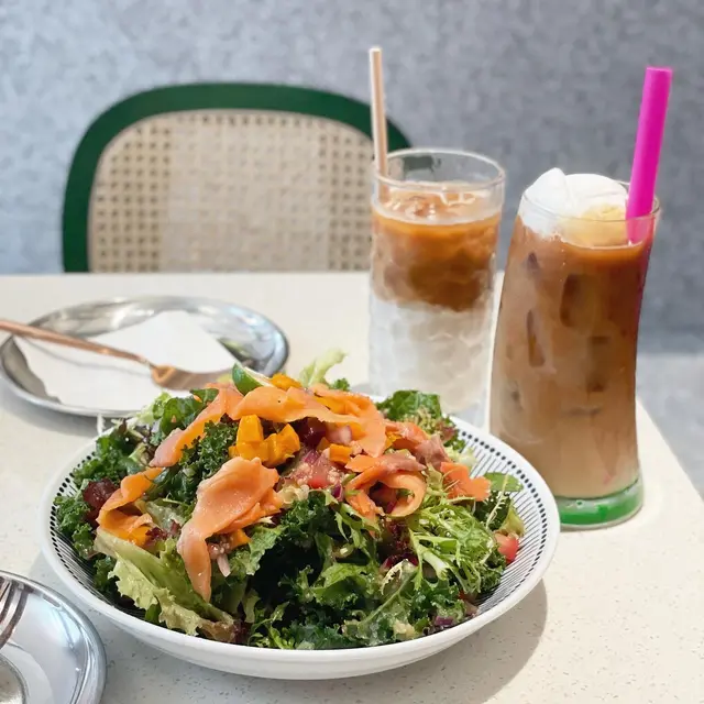 煙三文魚羽衣甘藍烤南瓜庫斯米沙律