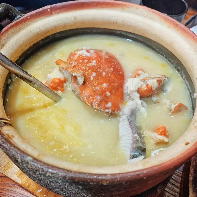 即滾潮汕砂鍋海鮮粥