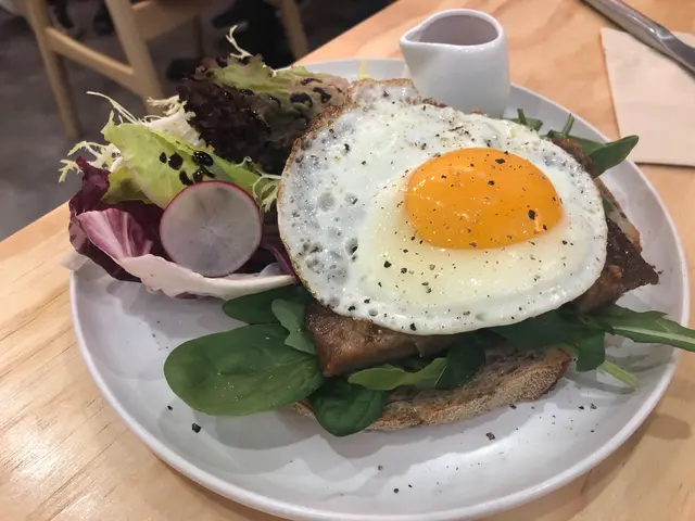 桂花叉燒醬黑毛豬頸肉配酸種麵包