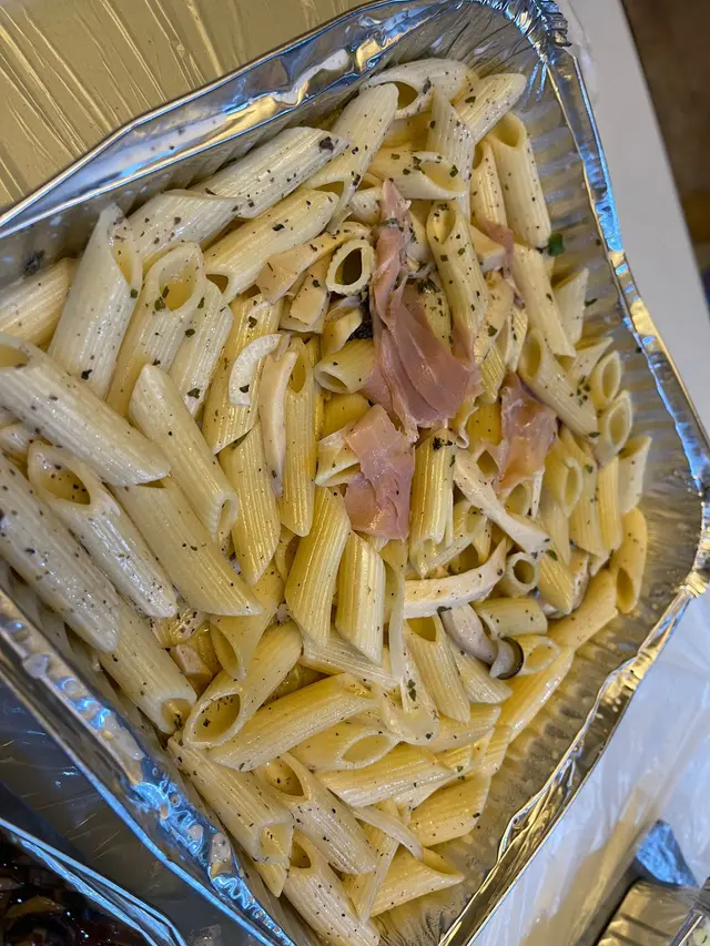 黑松露野菌薈長通粉配西班牙火腿