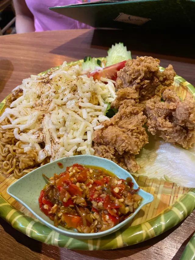 三重芝士炸雞撈麵