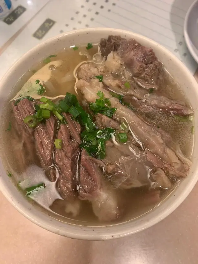上湯牛腩粗麵