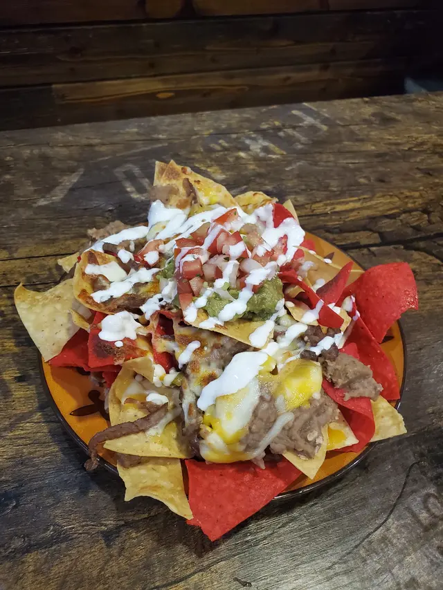 芝士焗招牌玉米薄脆 配 香辣牛肉