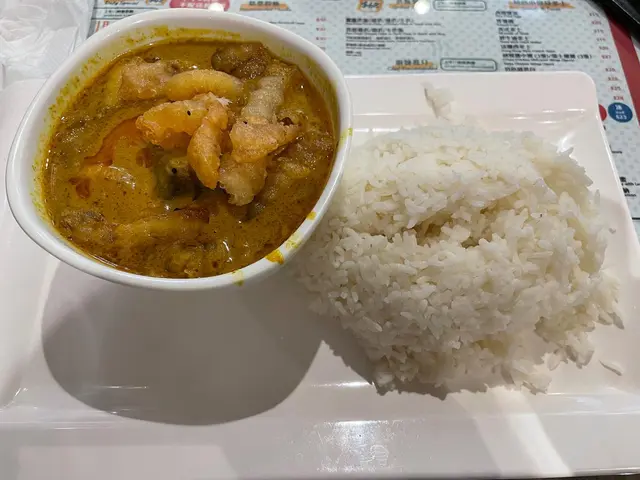 咖喱牛腩饭的牛腩我根本咬不动