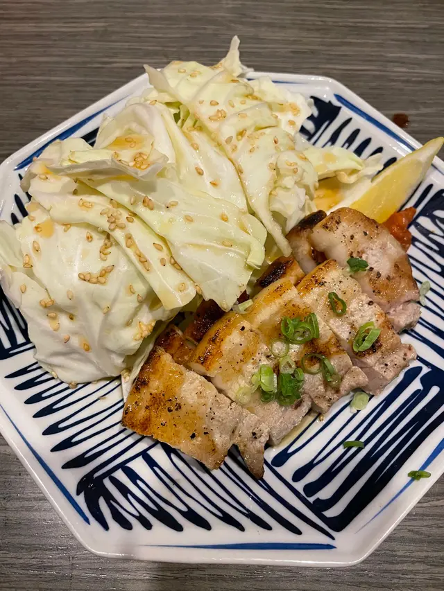 豚肉肉質鮮嫩配上清甜嘅日本椰菜