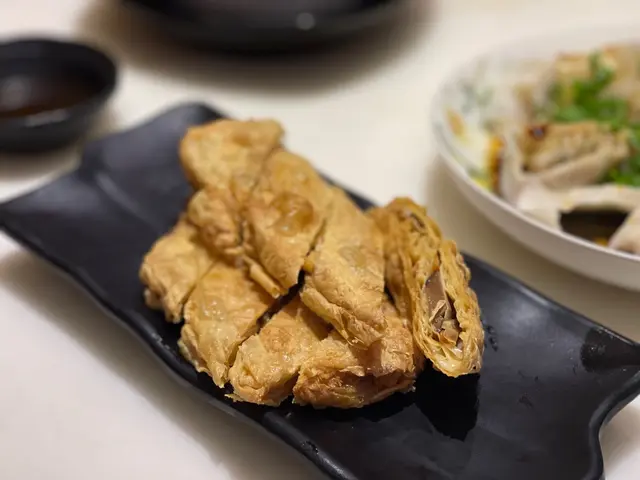 腐皮摺疊後炸得酥脆香口