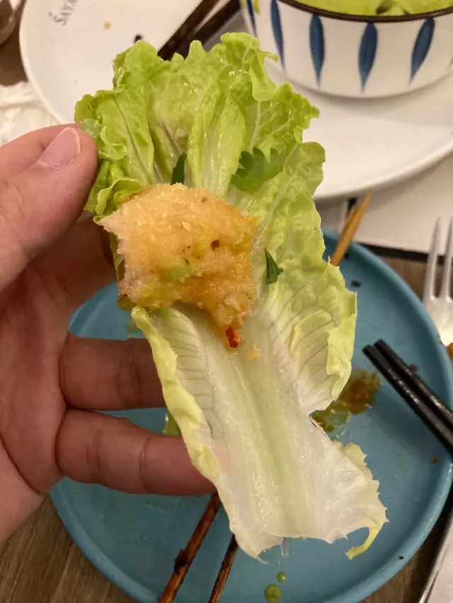 蝦墨魚餅生菜包