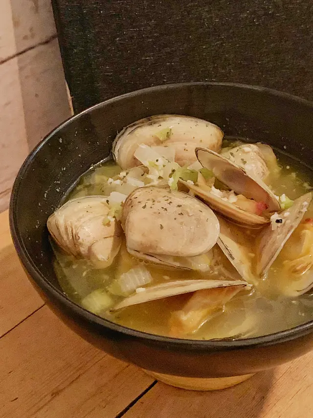 清酒蒜蓉煮活蜆湯