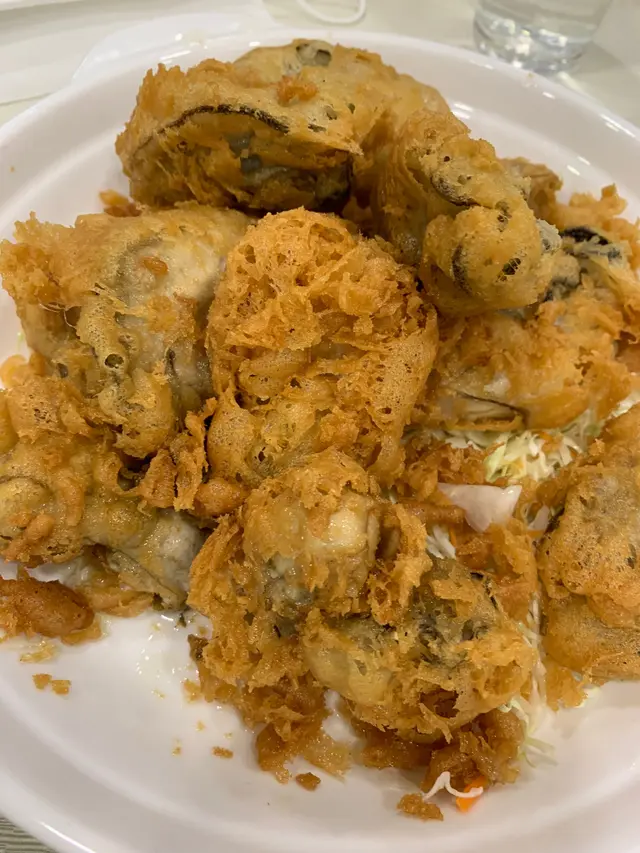 由於不是生蠔肥美的時候，店員話薑蔥整會不夠好味，他們的酥炸不油膩，正