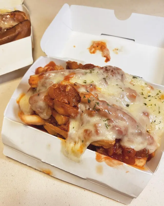 芝士辣肉醬薯條