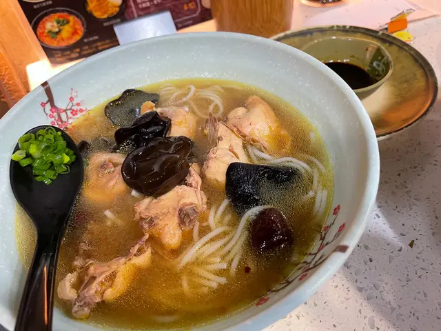 超水準湯底配滑雞
