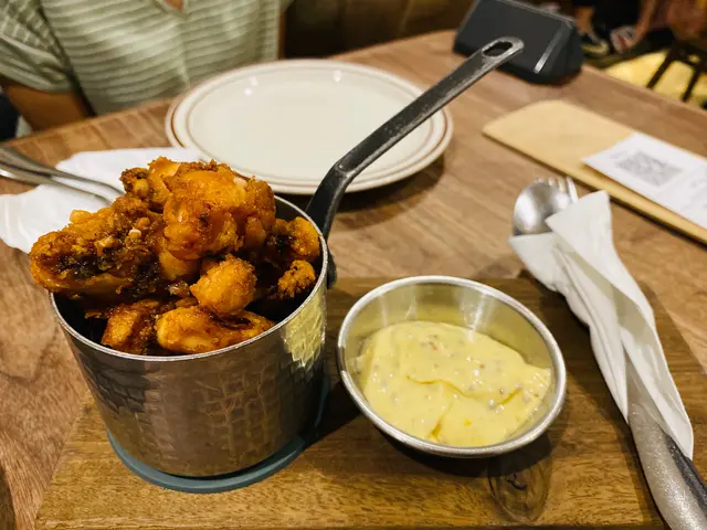 炸魷魚鬚配芥末籽蛋黃醬