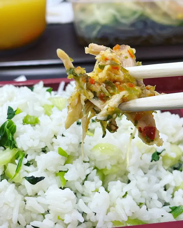 手撕雞飯 配 手工菜飯