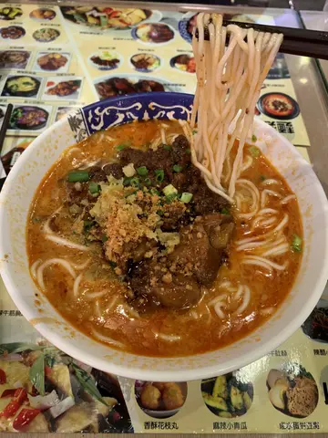 酸醋豬軟骨擔擔麵