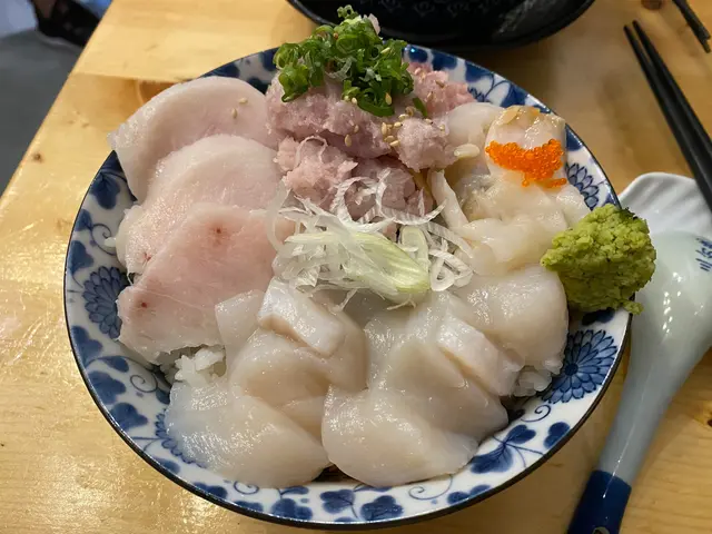 自選丼 (劍魚腩、馬刀貝、吞拿魚碎、帆立貝)