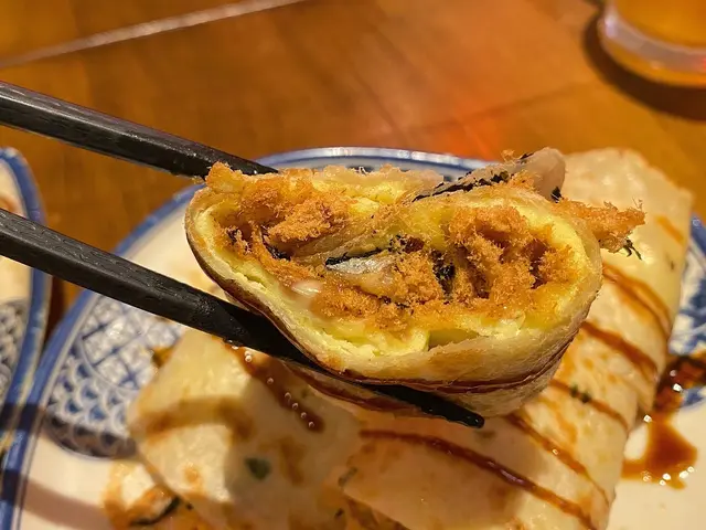 海苔肉鬆起司蛋餅