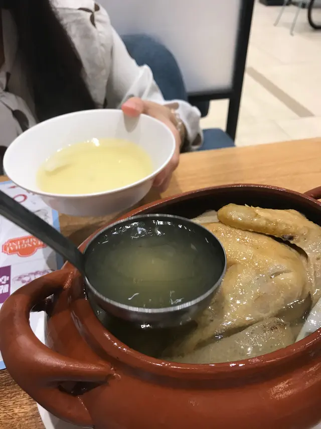 椰子竹笙燉雲吞雞湯