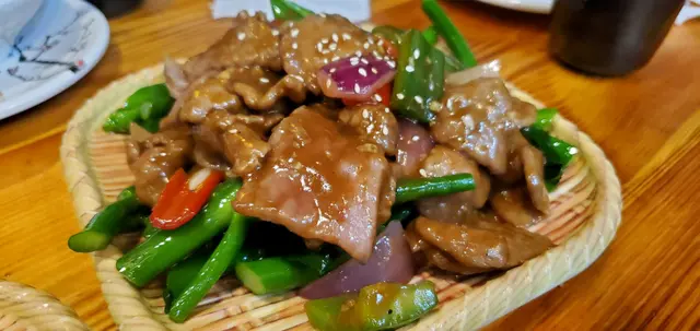 沙爹牛肉炒芥蘭