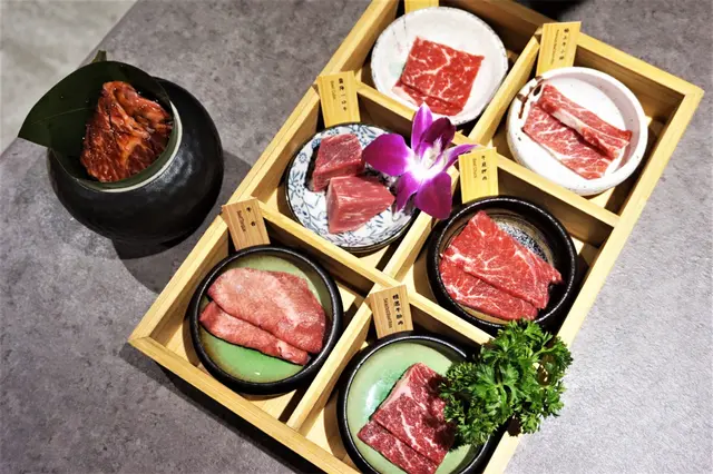 極上牛小排配海鮮放題