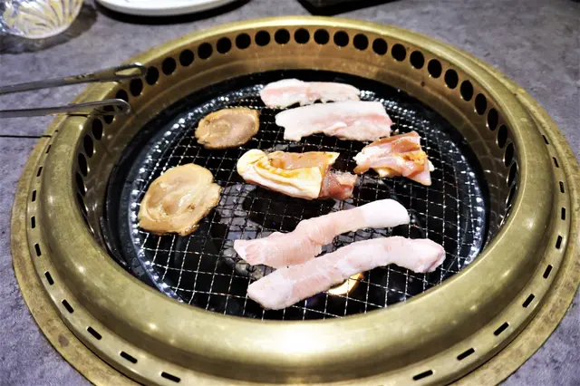 厚切豚五花、霜降豬頸肉、和風叉燒、蒜味雞鎚肉