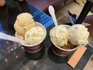 三球杯装雪糕球