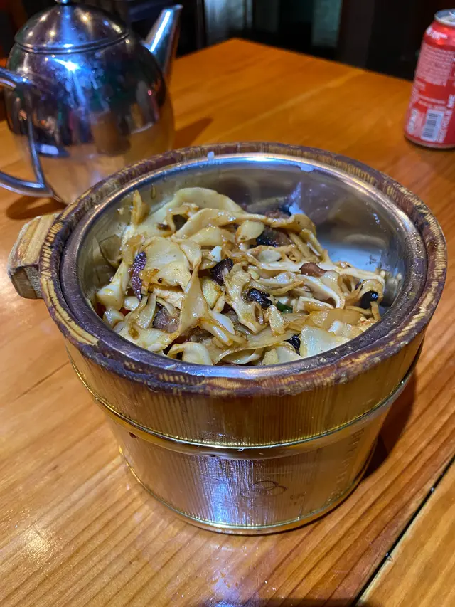 雞汁荀炒臘肉木桶飯