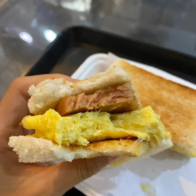 餐肉炒蛋三文治