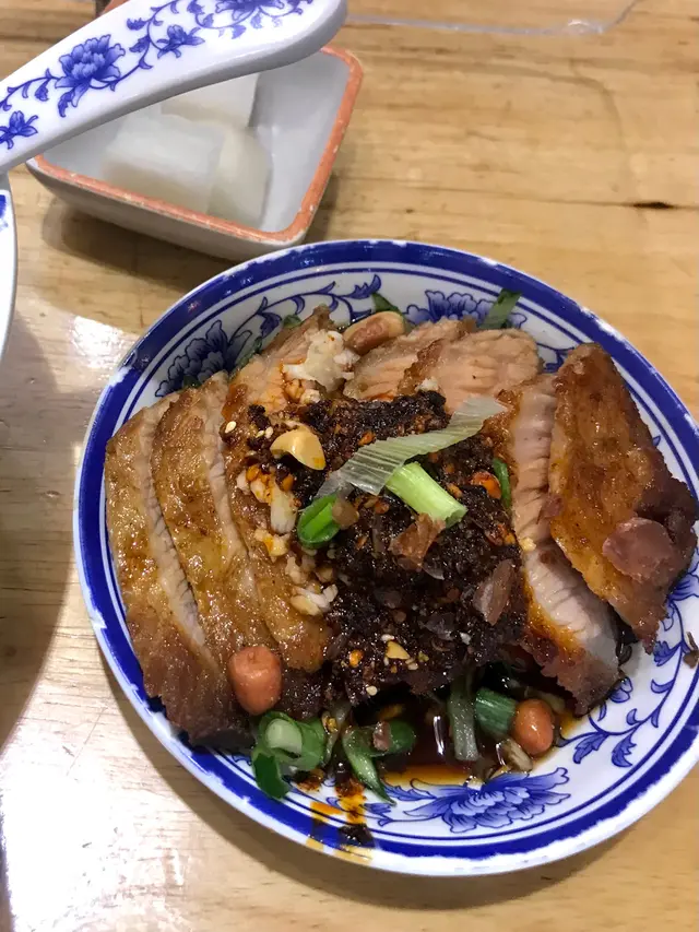 豬頸肉同刀削麵係分開上嘅