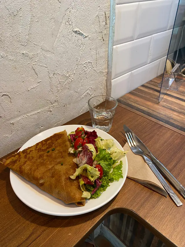 忌廉菠菜 煙三文魚薄餅