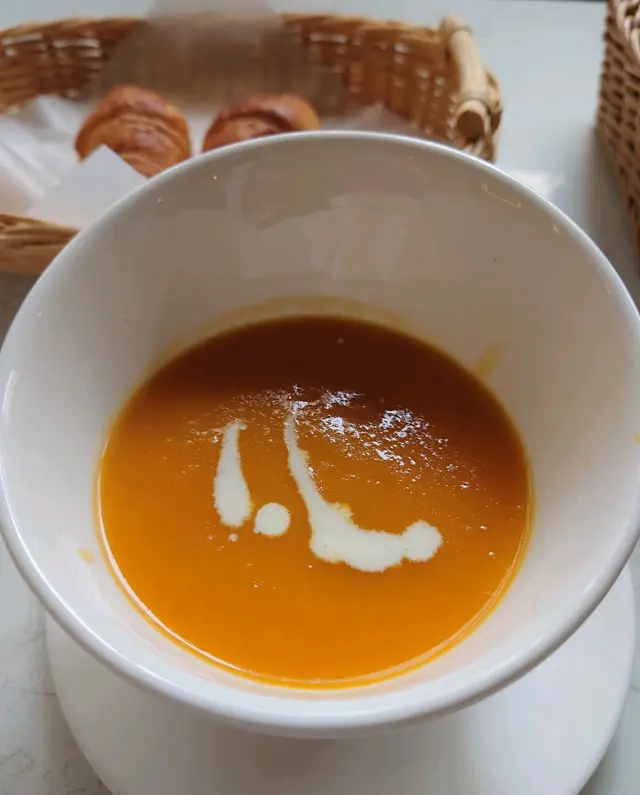 是日餐湯南瓜甘筍湯