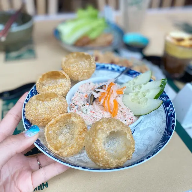 南越蟹肉醬配脆球餅 