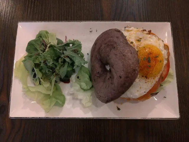 bagel w/ smoked salmon, onion, fried egg